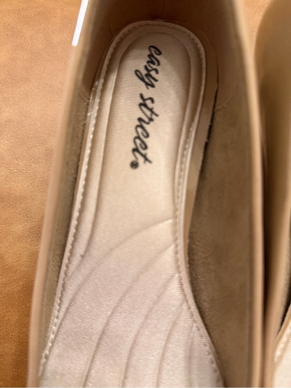 Easy Street Beige Block Heel Pump. Size 8. - Picture 6 of 14